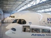 Trotz Gewinneinbruch: Der zivile Flugzeugmarkt sei «robut», heisst es bei Airbus. (Bild: KEYSTONE/EPA/FREDERIC SCHEIBER)
