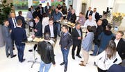 Vor der Hauptversammlung trafen sich die Gewerbler in der neuen Schalterhalle der Clientis-Bank Oberuzwil. (Bilder: Philipp Stutz)