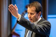 Lässt nicht schnell locker: SVP-Fraktionschef und Skifahrer Thomas Aeschi. (Bild: KEYSTONE/Alexandra Wey)