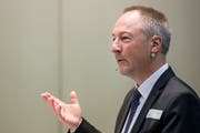 Jens Alder an einer Medienkonferenz von Alpiq. (Bild: Alexandra Wey/Keystone, Olten, 4. März 2019)