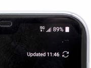 Die ersten 5G-Handys sind in der Schweiz ab Donnerstag erhältlich. (Bild: KEYSTONE/ENNIO LEANZA)