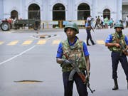 Nach den Anschlägen vom Ostersonntag sichern Soldaten die St. Anthony's Church in Colombo. Bei der Anschlagsserie in Sri Lanka sind nach jüngsten Angaben der Behörden 42 Ausländer getötet worden. (Bild: KEYSTONE/AP/MANISH SWARUP)