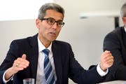 Der Luzerner Oberstaatsanwalt Daniel Burri an einer Pressekonferenz. (Bild: Nadia Schärli, 23. Februar 2016)