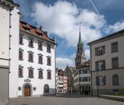 Brautpaare haben neu die Wahl: Ziviltrauungen finden künftig im Stadthaus (links im Bild) oder im Rathaus statt. (Bild: Michel Canonica)