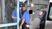 Prostituiertenmörder Tobi B. auf dem Weg ins Bezirksgericht - das Archivbild stammt von 2011. (Bild: Silvan Hartmann)