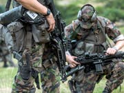Das Bundesgericht hat die Beschwerde eines homosexuellen Mannes abgewiesen, dessen Vertrag bei der Armee nicht verlängert wurde. (Bild: KEYSTONE/GAETAN BALLY)