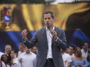 In Venezuela hat Oppositionsführer Juan Guaido (im Bild) am Dienstag die Schlussphase in dem seit Monaten tobenden Machtkampf mit Präsident Nicolas Maduro ausgerufen. (Bild: KEYSTONE/EPA EFE/RAFAEL HERNÁNDEZ)