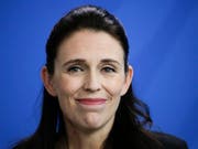 Neuseelands Premierministerin Jacinda Ardern hat einer gestressten Mutter im Supermarkt ausgeholfen. (Bild: KEYSTONE/AP/MARKUS SCHREIBER)