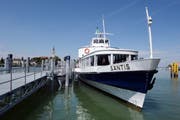 Die MS Säntis der SBS im Hafen von Romanshorn. (Bild: Nana do Carmo, 26. Mai 2015)