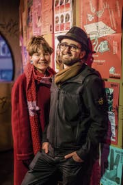 Treffpunkt Grabenhalle: Emma Zünd und Gregor Juon im Ausgang – als Voyeure. (Bild: Michel Canonica)