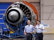 Boeing-Konzernchef Dennis Muilenburg (links) gibt Probleme bei den Flugzeugen der 737-Max-Reihe zu. (Bild: KEYSTONE/AP/ELAINE THOMPSON)