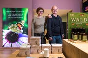 Markus und Silvia Wildisen in ihrer neuen Würzenbach-Drogerie an der Hirschmattstrasse 4. (Bilder: Dominik Wunderli, Luzern, 4. April 2019)