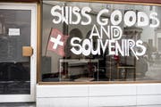 Der Eingang des neuen Souvenir-Shop in St.Gallen.