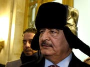 Will die libysche Hauptstadt Tripolis einnehmen: der mächtige General Chalifa Haftar. (Bild: KEYSTONE/EPA/MAXIM SHIPENKOV)