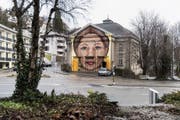 «Keinerlei Respekt gegenüber dem historischen Gebäude»: Das Frauengesicht an der Offenen Kirche an der Böcklinstrasse . (Bild: Sabrina Stübi)
