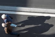 Steuerprivilegien für Konzerne sollen abgeschafft und die AHV aufgestockt werden. (Bild: Gaëtan Bally/KEY)