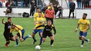 Altstätten (schwarz) im Vormarsch mit v. l. Carlo Göldi und Adis Hujdur. (Bild: Yves Solenthaler)