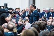 Premier Edouard Philippe erscheint zur Pressekonferenz. (Bild: Christophe Petit Tesson/EPA (Paris, 8. April 2019))