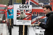 Den Biss verloren: ein Protestposter gegen das britische Parlament. (Bild: Frank Augstein/PA (London, 8. April 2019))