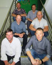 Die Führungsriege der GLB Uri; vorne von links: Beat Steffen (abtretender Präsident) und Urs Gisler (neuer Präsident); mitte von links: Walter Muheim (abtretendes Vorstandsmitglied) und Heinz Arnold (neu im Vorstand); hinten von links: Peter Wyrsch (Bauführer) und Franz Arnold (Geschäftsführer).