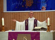 Feierliche Nachprimiz in der Pfarrkirche Kägiswil von Andreas Pfister, der am Samstag in der Schwyzer St. Martins-Kirche zusammen mit acht andern Diakonen zum Priester geweiht worden war. (Bild Robert Hess, Kägiswil, 7. April 2019)