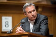«Länder mit Geld zu unterstützen, die ihre in der Schweiz abgewiesenen Asylbewerber nicht zurücknehmen wollen, ist absurd», sagt SVP-Mann Adrian Amstutz. (Bild: Keystone)