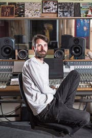 Timo Keller in seinem Studio in Luzern. Bild: Eveline Beerkircher (Luzern, 4. April 2019)