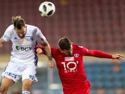 Rapperswil-Jona (hier Denis Simani, rechts) hofft mit dem neuen Trainer Pedro Silva den Abstieg verhindern zu können (Bild: KEYSTONE/LAURENT GILLIERON)