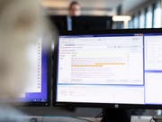 Das Redaktionssystem der Nachrichtenagentur Keystone-SDA war am Dienstagmorgen während Stunden down. Grund war ein Netzwerkfehler beim Provider SwissTXT. (Bild: KEYSTONE/GAETAN BALLY)