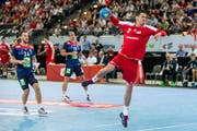Andy Schmid orchestriert als Regisseur das Offensivspiel des Schweizer Handballer. (KEYSTONE/Alexandra Wey).