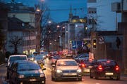 Die Mobilität ist einer der grössten Treiber der Treibhausgasemissionen. (Bild: Benjamin Manser)
