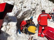 Die Rettungskräfte im Einsatz. (Bild: Rega)