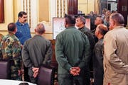Venezuelas Präsident Nicolás Maduro bei einer Besprechung mit seinem Kabinett. Bild: EPA (Caracas, 30. April 2019)
