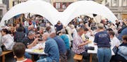 Auf den Festplätzen, wie hier auf dem Kornmarkt, herrscht stets eine fröhliche und ausgelassene Stimmung. (Bild Gabriel Kaspar)