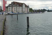 In der Nähe des Kornhauses in Rorschach wurde eine leblose Person im Wasser vorgefunden.