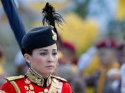 Drei Tage vor der Krönung von König Maha Vajiralongkorn wurde überraschend dessen Ehefrau Suthida zur Königin ernannt. Bisher war nicht bekannt, dass die beiden verheiratet sind. (Bild: KEYSTONE/EPA/RUNGROJ YONGRIT)