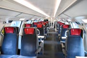 Blick in das 1.-Klasse-Abteil des Fernverkehrs-Doppelstockzugs FV-Dosto im Zürcher Hauptbahnhof. (Bild: Walter Bieri / Keystone, 1. Mai 2019)