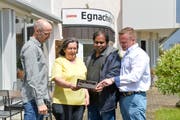 Egnach geht in der Integration neue Wege. Das Pilotprojekt soll im ganzen Oberthurgau Schule machen. Vlnr: Leiter sozialer Dienste Egnach Pius Schenker, VerenaDrachsler, Ponnampalam Ponsivasothy und von der Firma ORS Roman Sturzenegger.