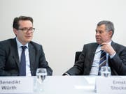 Der Präsident der Konferenz der Kantonsregierungen, der St. Galler Finanzdirektor Benedikt Würth, sowie der Zürcher Finanzvorsteher Ernst Stocker, haben die Vorteile der Steuerreform und der AHV-Finanzierung aus der Sicht der Kantone erörtert. (KEYSTONE/Peter Schneider) (Bild: Keystone/PETER SCHNEIDER)