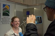 Unser Videojournalist Raphael Rohner hat viel zu tun. (Bild: Timon Kobelt, 10.05.2019)