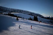 Skifahrer unterwegs auf der Gamsalp im Skigebiet Wildhaus im Dezember 2018. (Bild: Benjamin Manser)