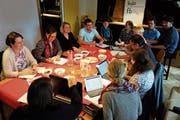 Sitzung der Jugendkommission im Jugendhaus Muri 13: Hier werden Projekte organisiert und koordiniert. (Bild: Eddy Schambron)