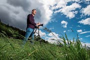 Stormchaser Andreas Schneeberger sucht dunkle Wolken – und findet diese meistens. (Bild: Eveline Beerkircher, Ebikon, 9. Mai 2019)