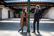 Der Industriecharme soll erhalten bleiben: Céline Fuchs und Walter Boos in ihrer Eventhalle auf dem St.Galler Güterbahnhof-Areal. (Bild: Adriana Ortiz Cardozo)