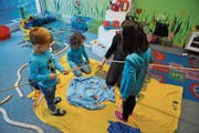 Damit der Nachwuchs den Weg in die Spielgruppe findet : Durch die Fachstelle FBBE der Stadt Wil sollen immer mehr Familien über das Angebot informiert werden. (Bild: PD)