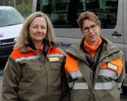 Chris Oeuvray (links) und Anna-Maria Schärer wurden zu den ersten weiblichen Offizieren ernannt.