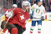 Werbung in eigener Sache: Lino Martschini nach seinem Treffer zum 3:0. (Bild: Melanie Duchene/Keystone (Bratislava, 11. Mai 2019))