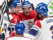 Die Tschechen, in der Mitte Dominik Kubalik, hatten auch gegen Norwegen allen Grund zum Jubeln (Bild: KEYSTONE/MELANIE DUCHENE)