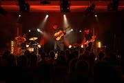 Der Londoner Jake Isaac gehörte zu den vielen Highlights im Ettiswiler «Jlge»-Saal. (Bild: Roger Grütter, 11. Mai 2019)