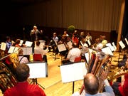 Farbiges Konzert: Musikgesellschaft Sonnenberg/Schwendi. (Bild: Kurt Liembd, Stalden, 10. Mai 2019)